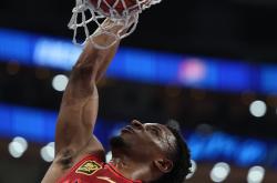 lol全球总决赛-赛场上球员表现出色令人称赞