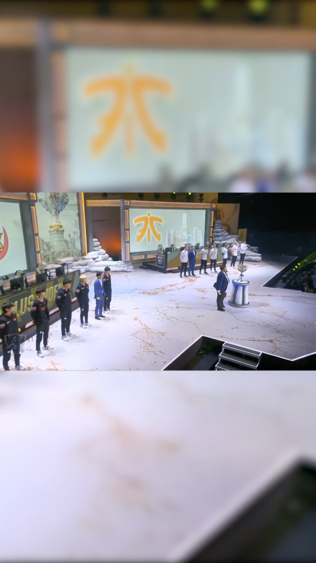 FNC碾压FPX，Knight成为全场焦点半决赛3:0（伦敦）